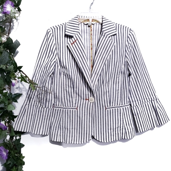 CAbi Jackets & Blazers - CAbi Ticking Blazer Pinstriped Bell Sleeves Pleat